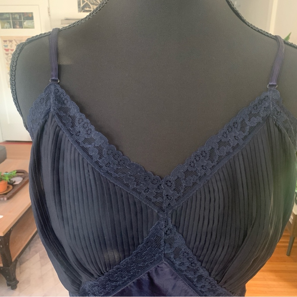 Barbizon Vintage Navy Blue Lace Trim Accordion Pleated Nightgown Slip - Picture 5 of 11